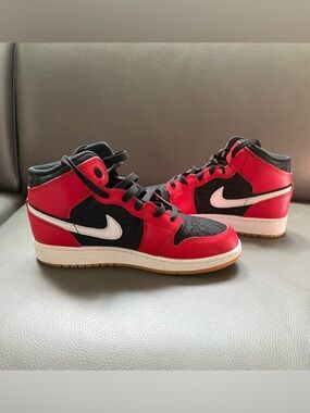Nike Air Jordan 1 Mid Kids Retro High Top Sneakers 6Y Lace Up Red/Black/White